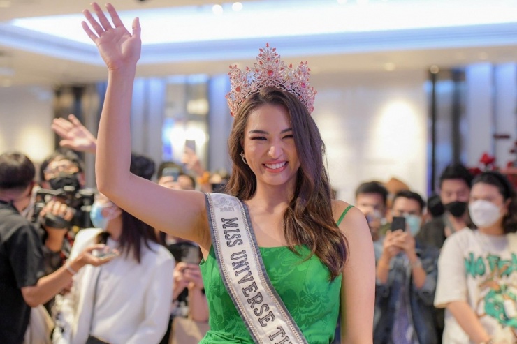 Dàn hoa khôi cầm biển dẫn đoàn ở lễ khai mạc SEA Games 33 - 5