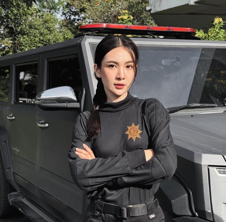 Dàn hoa khôi cầm biển dẫn đoàn ở lễ khai mạc SEA Games 33 - 15