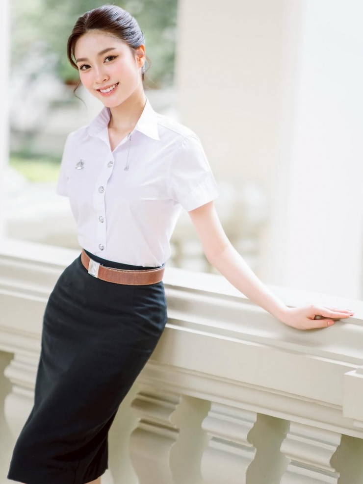 Dàn hoa khôi cầm biển dẫn đoàn ở lễ khai mạc SEA Games 33 - 14