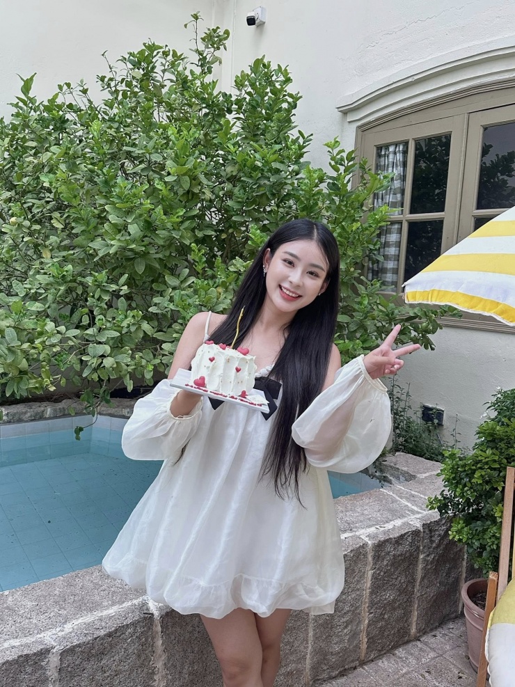 Thảo My ngọt ngào và trẻ trung khi tổ chức sinh nhật 21 tuổi tháng 9 vừa qua. 