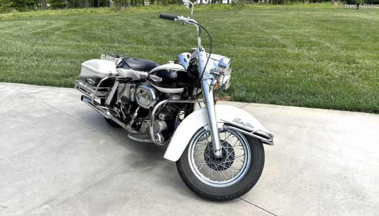 Harley-Davidson Electra Glide.