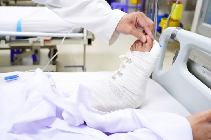 Hai nạn nhân bị chấn thương khá nghiêm trọng.