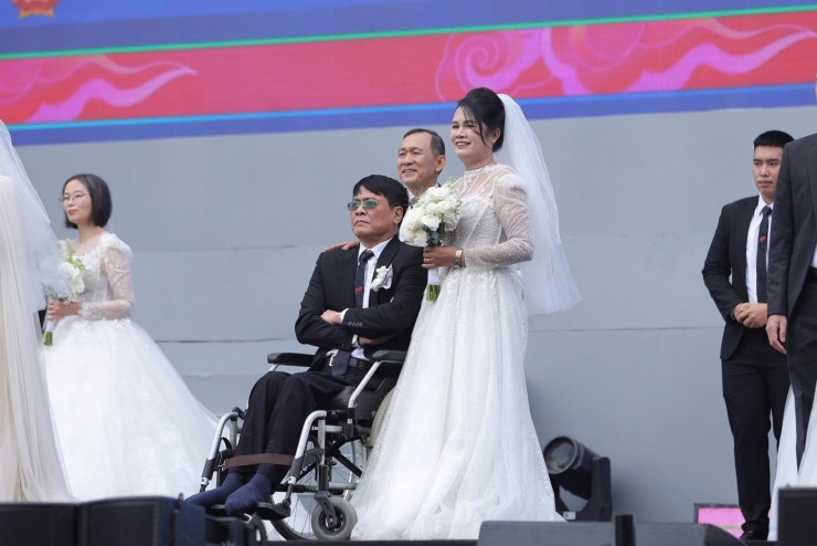 Điểm nhấn của lễ khai mạc Ngày hội Việt Nam hạnh phúc - Vietnam Happy Fest 2025 là lễ cưới của 80 cặp đôi ở mọi độ tuổi.