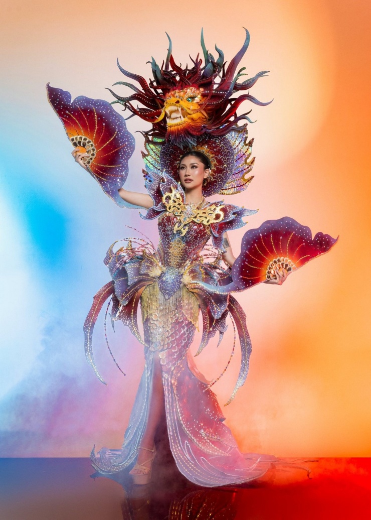 Miss Cosmo 2025: Phương Linh thể hiện tốt phần trình diễn dù trang phục gặp sự cố - 1