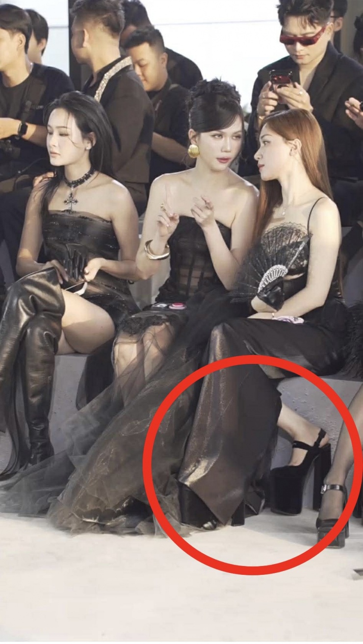 Hòa Minzy đọ sắc với Ngọc Trinh, nhưng điều khiến fan chú ý là một chi tiết khác - 2