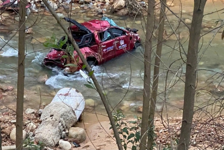 Ô tô hư hỏng nặng.