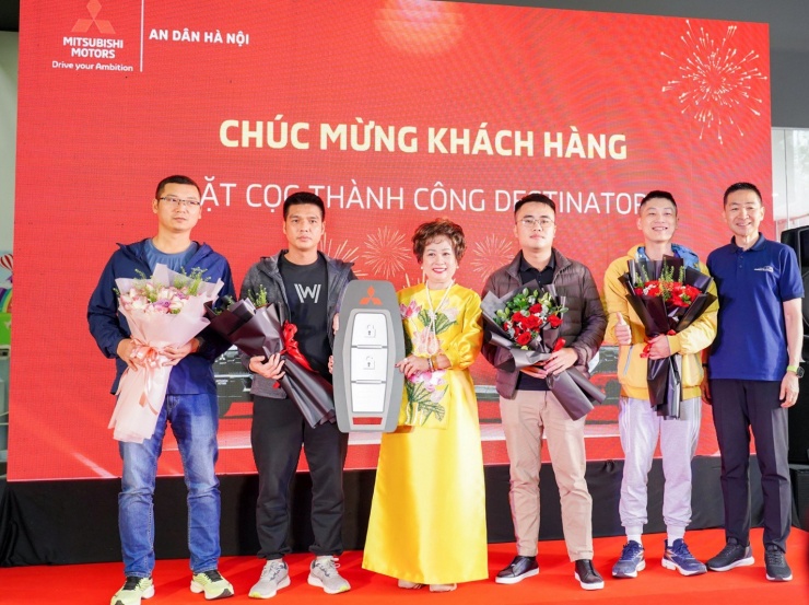 Những khách hàng đặt cọc thành công dòng xe mới Mitsubishi Destinator