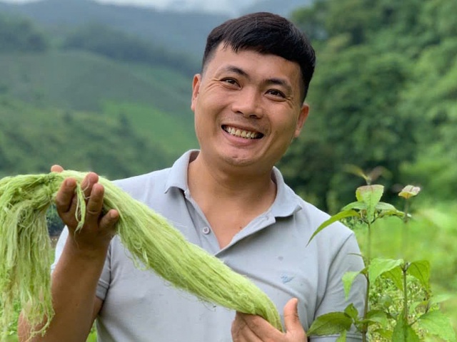 Kỹ sư bỏ việc ở Nhật, về quê biến rác thành vải lụa