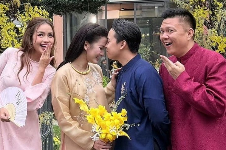 Hội bạn thân mừng á hậu Hương Ly làm dâu Hà Nội