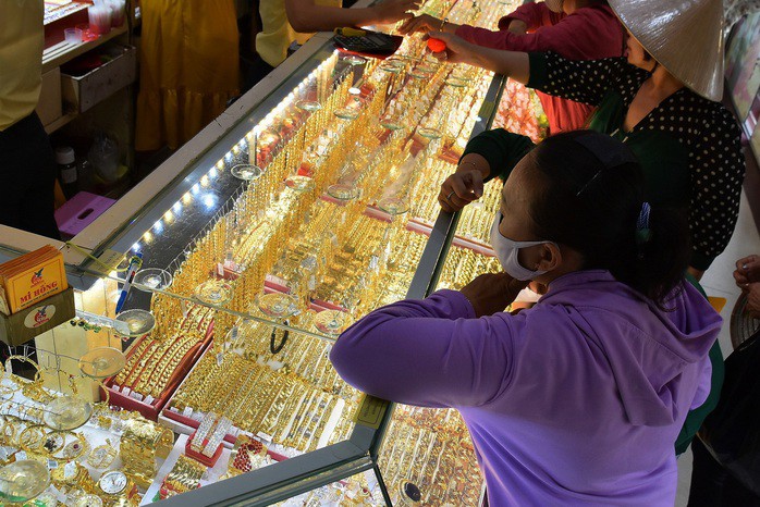 Giá vàng hôm nay biến động rất mạnh