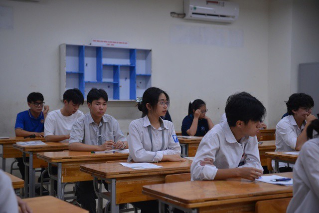 Thí sinh tham dự kỳ thi tốt nghiệp THPT 2025 tại Hà Nội.