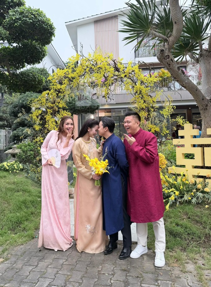 Hương Ly hạnh phúc trong ngày về chung nhà với chồng doanh nhân.