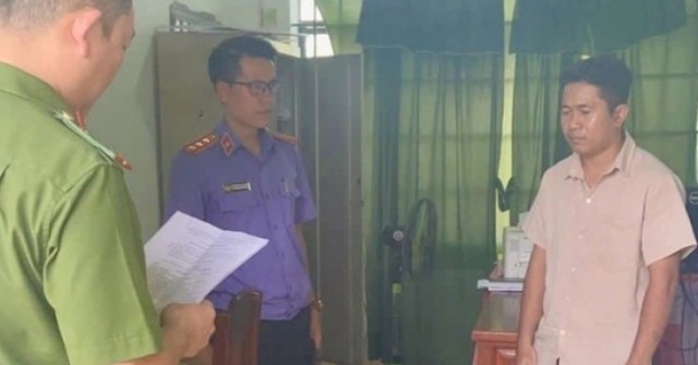 Bắt, khám xét nơi làm việc một cán bộ Ủy ban MT...