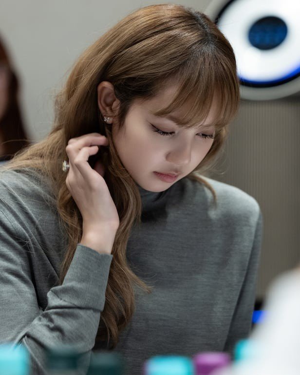 Phim có Lisa (BlackPink) vừa quay đã gây tranh cãi - 2