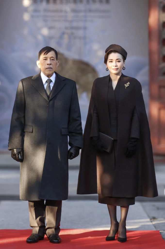 Quốc vương Thái Lan Maha Vajiralongkorn (trái) và hoàng hậu Suthida trong chuyến thăm cấp nhà nước tại Trung Quốc vào ngày 14/11/2025. Ảnh: Reuters