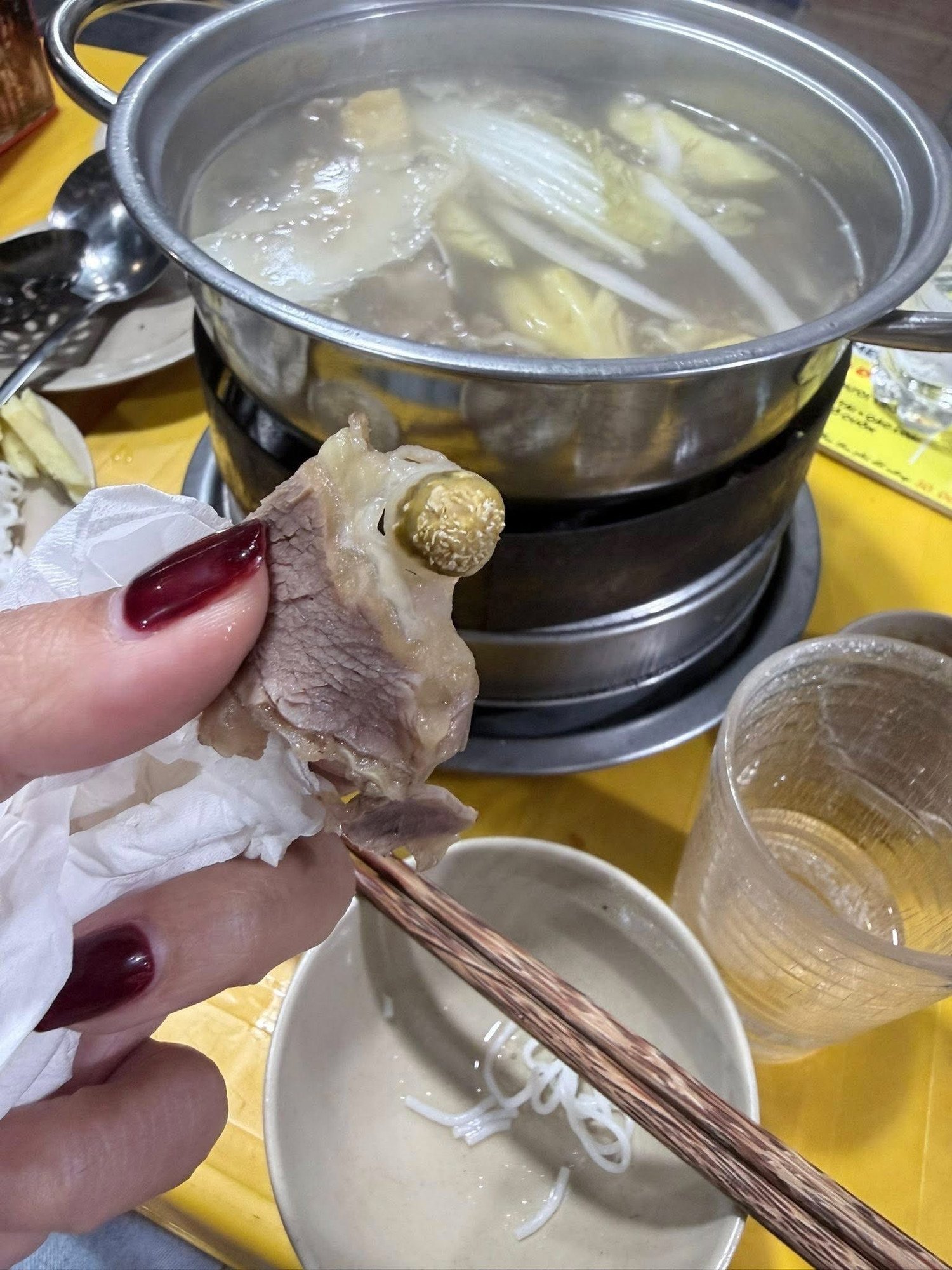 Hình ảnh khách hàng phản ánh chia sẻ trên mạng xã hội.