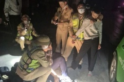 Bí mật trong xe taxi chở 3 người đàn ông đi tìm “của lạ” trong đêm