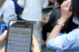 Phí ngân hàng đè nặng ví tiền sinh viên: Ngày nào cũng phải tính từng đồng mới đủ sống giờ lại lo thêm phí ATM