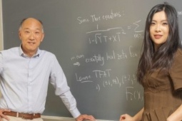 Ngôi sao toán bỏ làm giáo sư đại học, về đầu quân cho học trò 24 tuổi