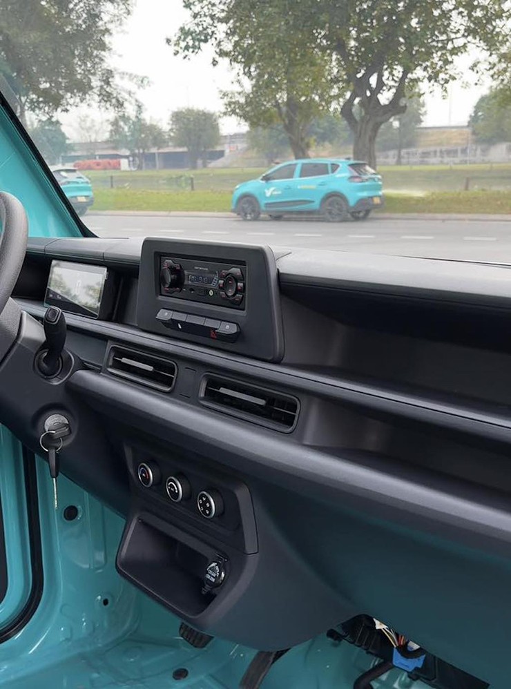 Khoang nội thất của VinFast EC Van tương đối tối giản