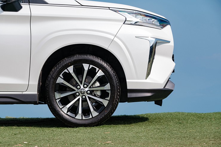 Giá xe Toyota Veloz Cross mới nhất tháng 12/2025, ưu đãi 100% phí trước bạ - 5