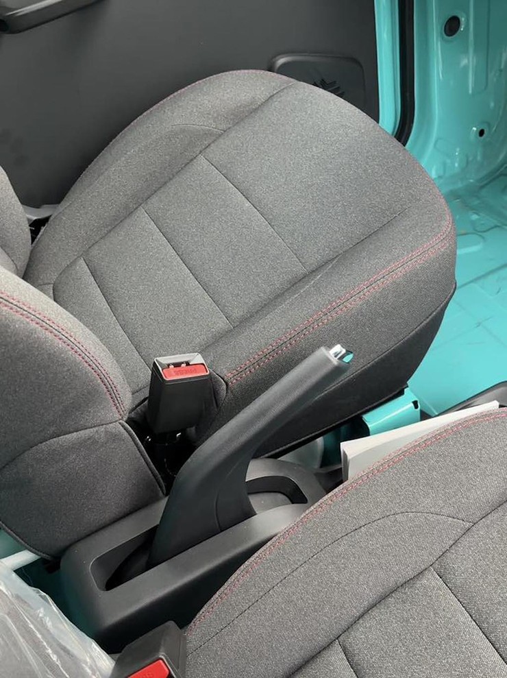 Khoang nội thất của VinFast EC Van tương đối tối giản