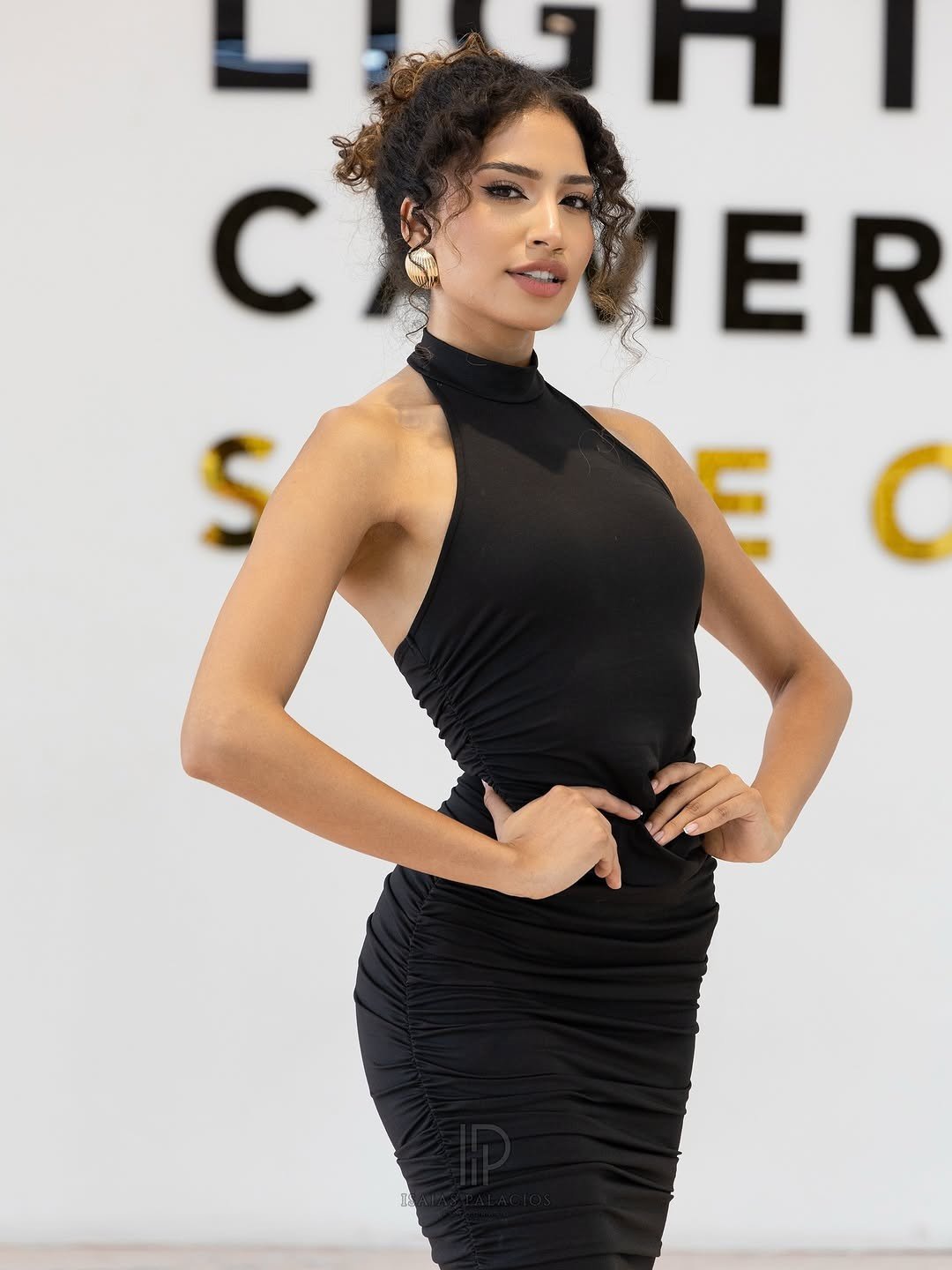 Bên cạnh thành tích học tập xuất sắc, cô còn có hành trình dài trong lĩnh vực người mẫu và khiêu vũ. Đây là những lĩnh vực đã giúp cô phát triển sự tự tin trên sân khấu và khả năng biểu cảm nghệ thuật.