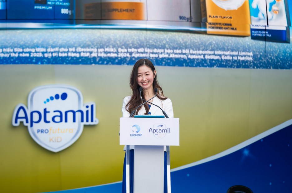 Bà Korakot Vuthihirunthamrong (Mimi) phát biểu tại sự kiện "Vũ trụ dưỡng chất One Aptamil"