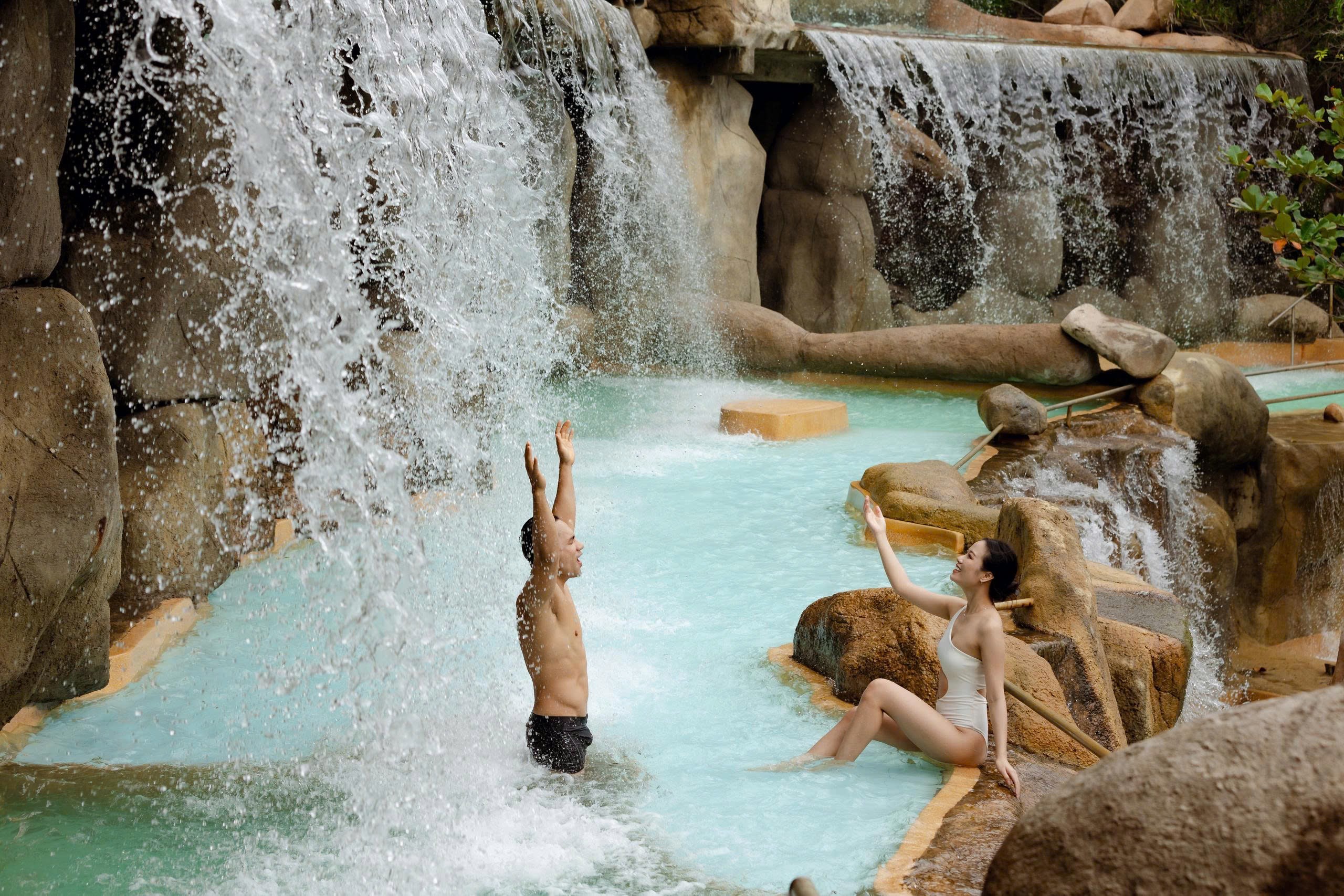 Hồ khoáng nóng tự nhiên mang lại giá trị trị liệu khác biệt cho I-Resort.