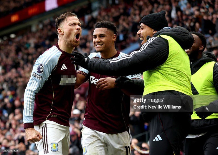 Aston Villa khiến Arsenal gặp khó khăn