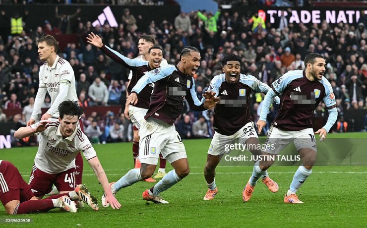 Aston Villa xuất sắc đánh bại Arsenal