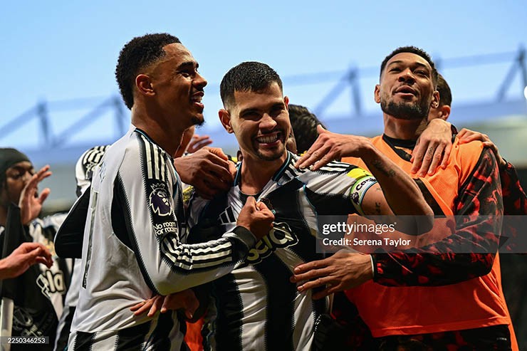 Kết quả bóng đá Newcastle - Burnley: Bước ngoặt thẻ đỏ, "Chích chòe" hưởng lợi (Ngoại hạng Anh) - 1