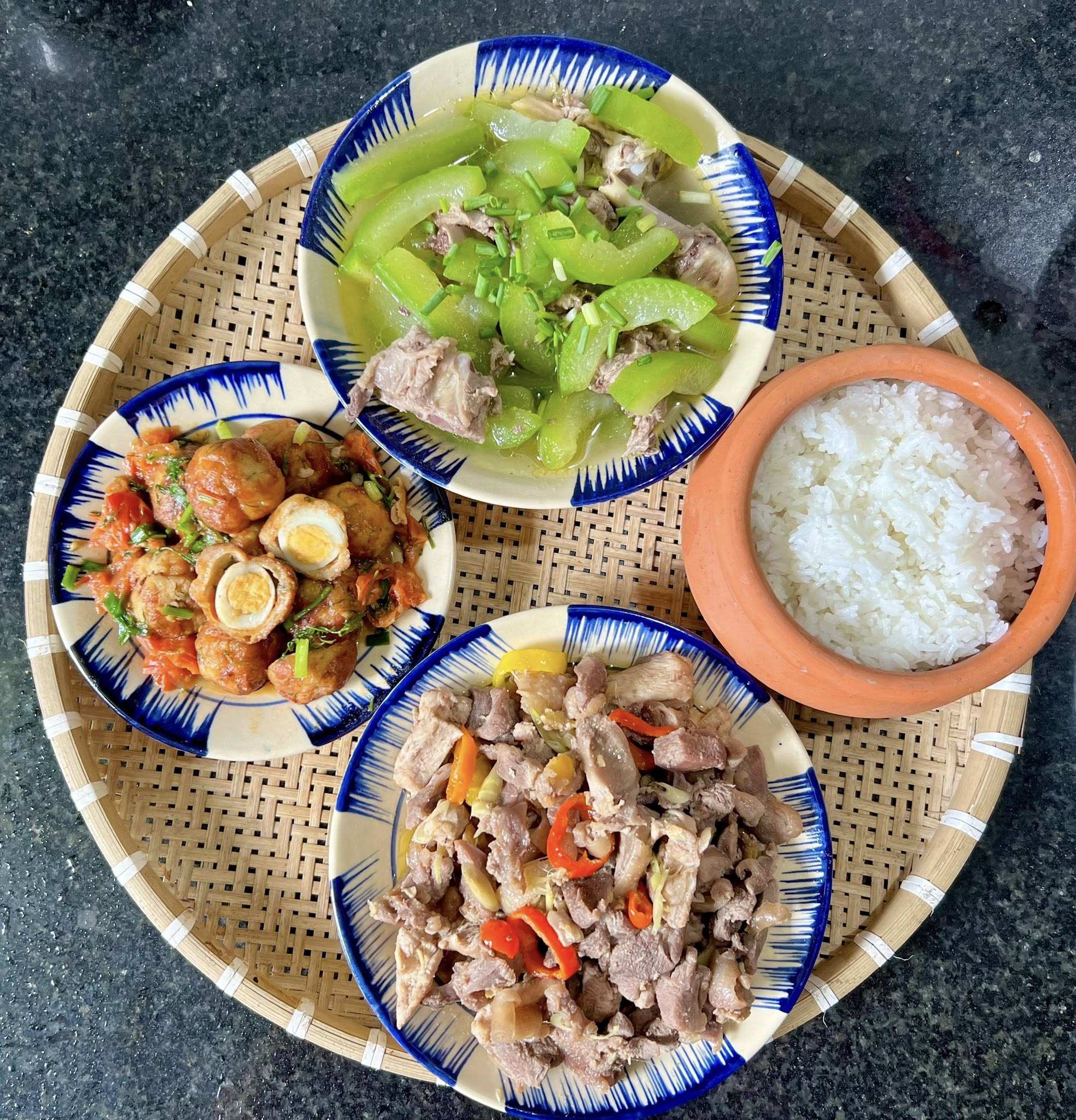 Chả cá bọc trứng cút sốt cà chua - Gà xào xả ớt - Bí nấu xương