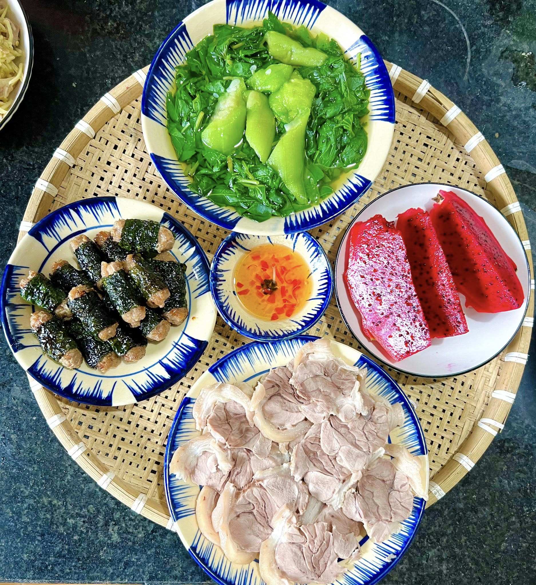 Chả lá lốt - Rau lang nấu mướp - Thịt chân giò luộc - Thanh long