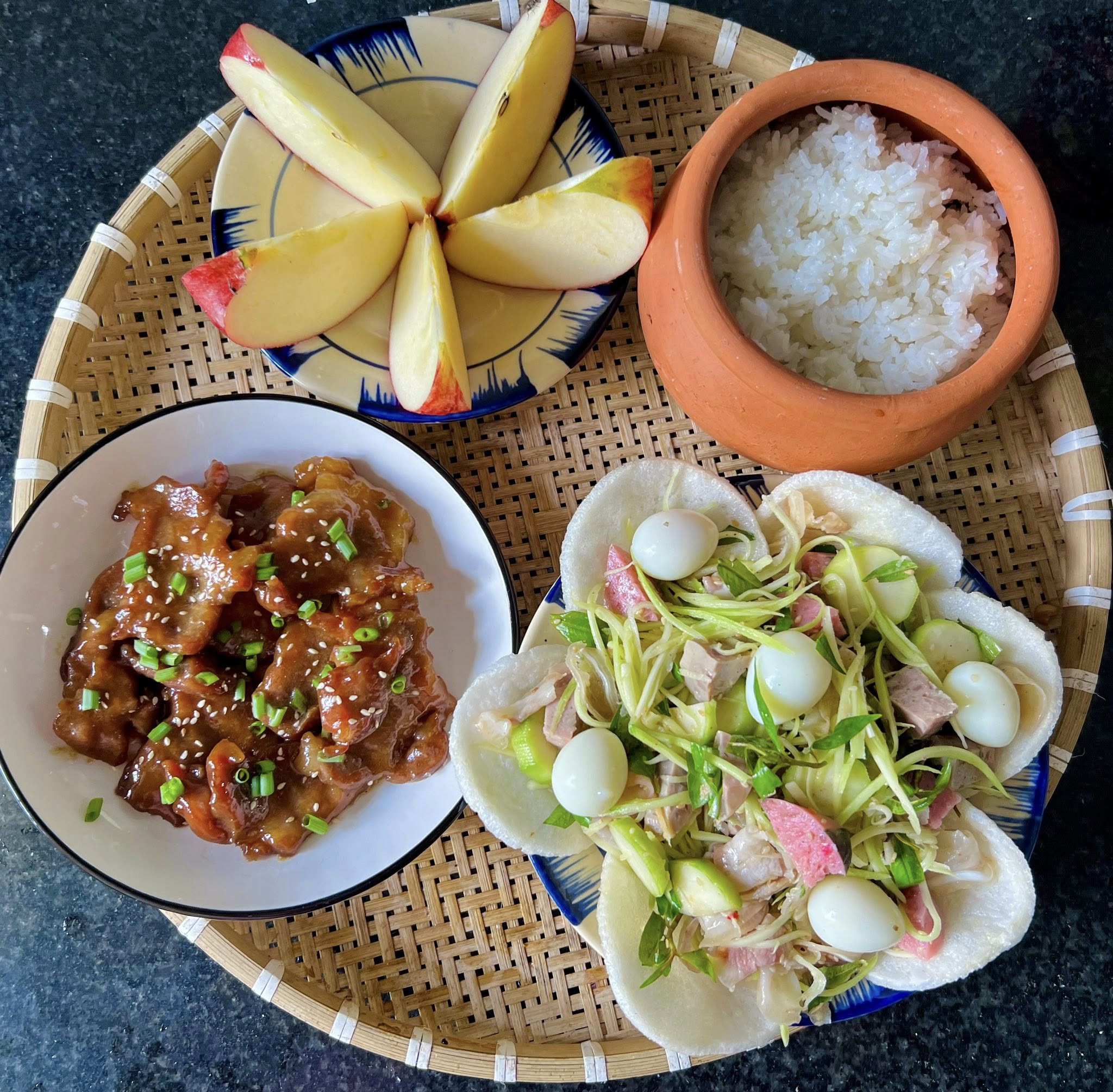 Thịt rim mặn ngọt - Tré trộn - Táo