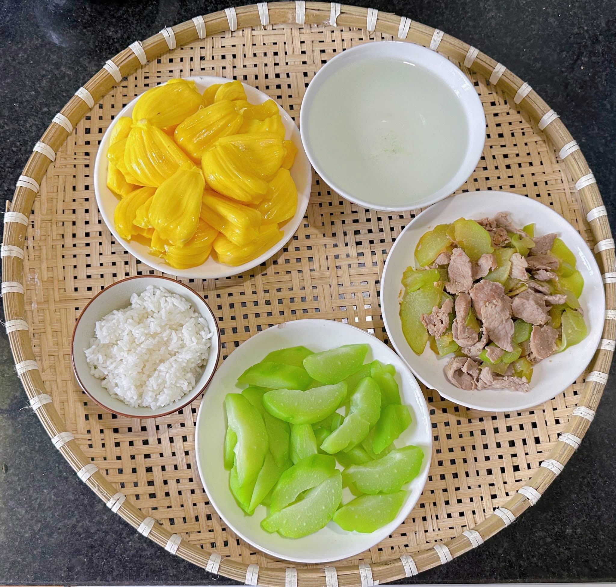 Thịt bò xào su su - Mít - Su su luộc