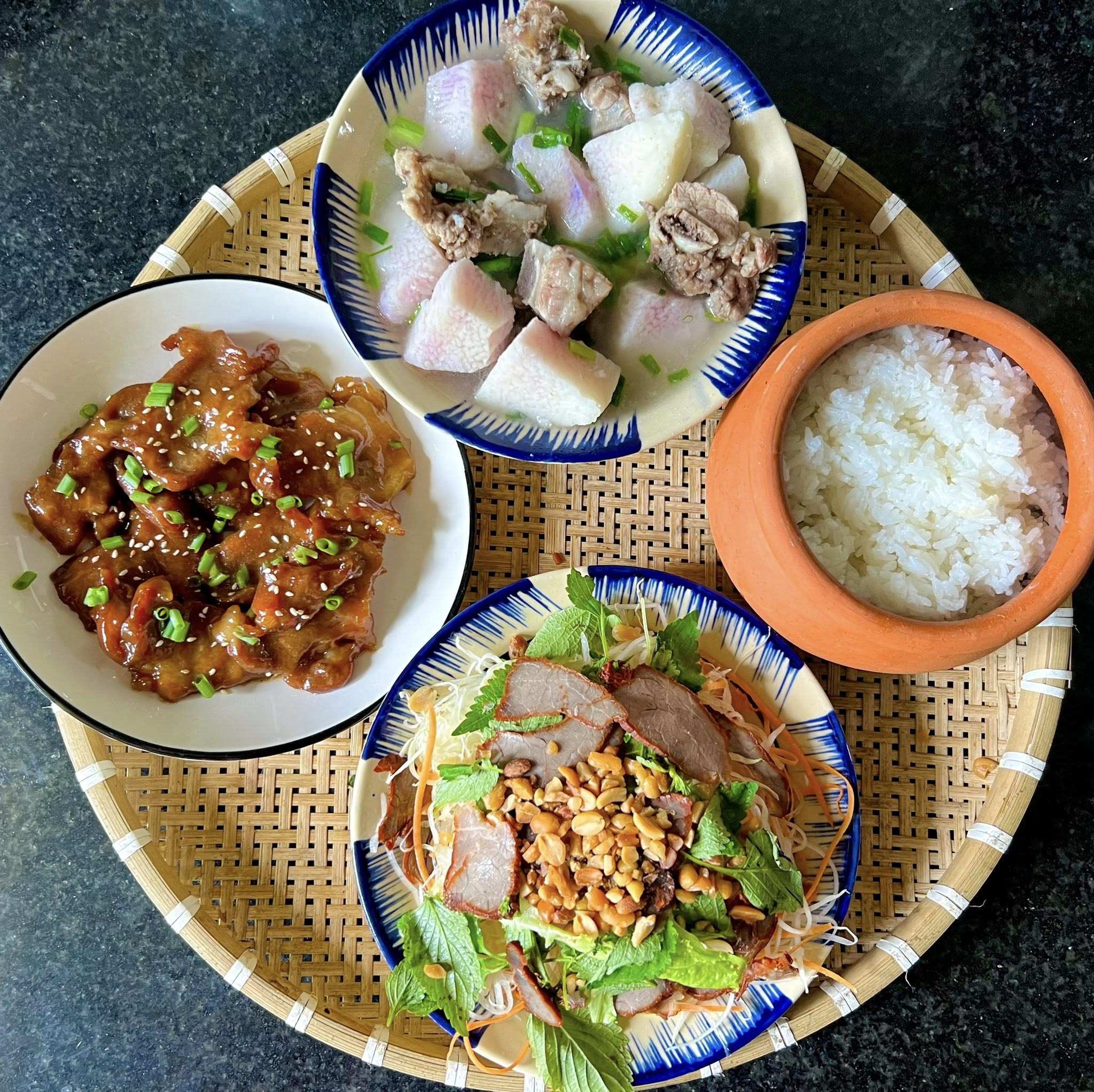 Thịt rim - Xương nấu khoai mỡ - Nộm