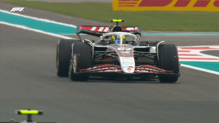 Chiếc xe Haas của Bearman gặp vấn đề kỹ thuật