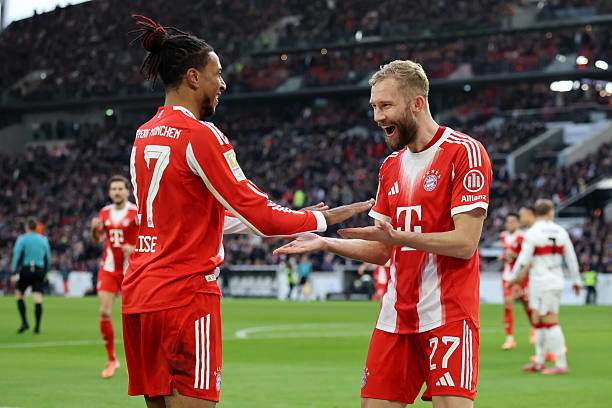 Olise và Laimer phối hợp làm nên bàn mở điểm cho Bayern