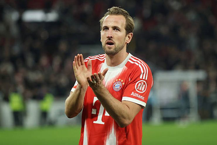 Kane vào sân, mất chỉ 5 phút để ghi bàn và đã có hat-trick khi hết trận