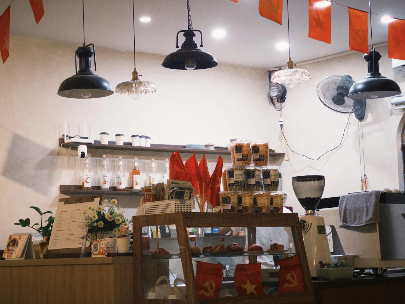 Cafe ở Vinh lên ngôi: Xu hướng quán cafe view đẹp, phong cách độc đáo tại Vinh Nghệ An - 3