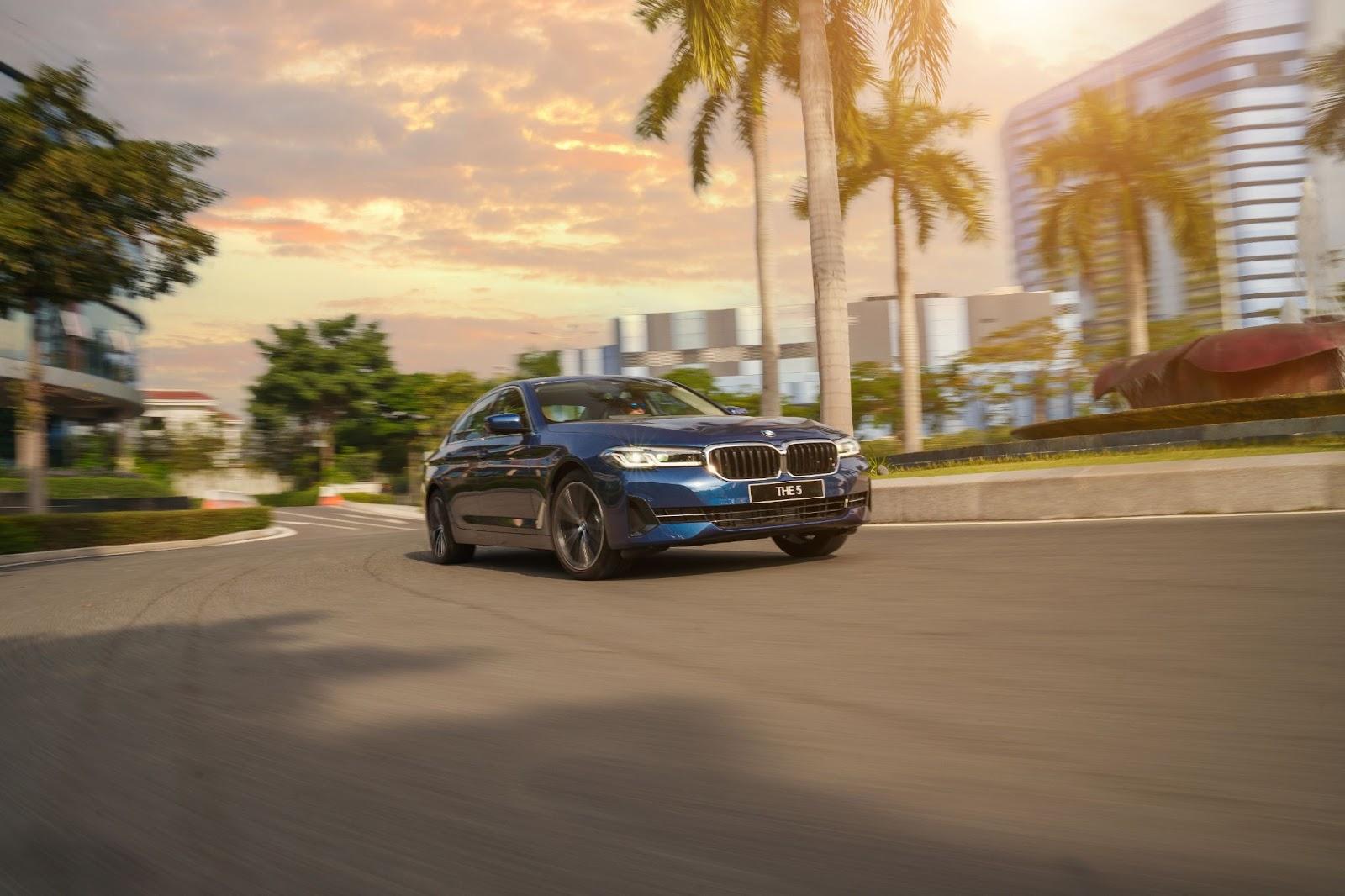 Cơ hội trúng thưởng BMW 5 Series dành cho khách mua xe dịp cuối năm.