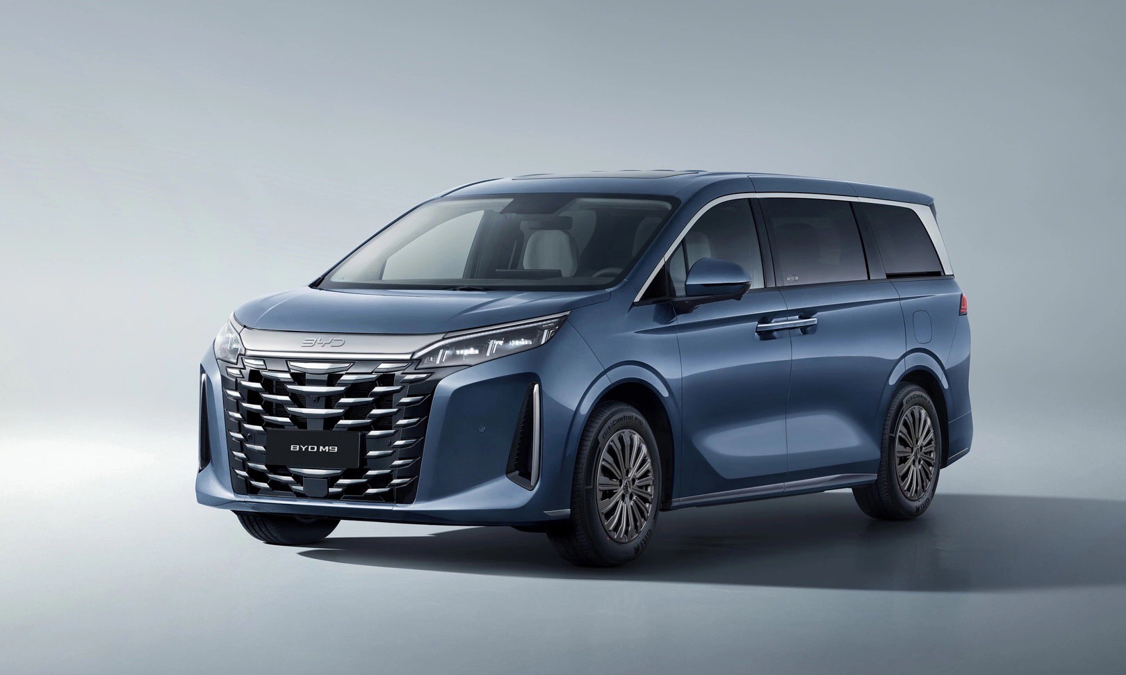 M9 phù hợp với khách hàng yêu công nghệ, di chuyển nhiều trong đô thị và chú trọng tiết kiệm nhiên liệu.