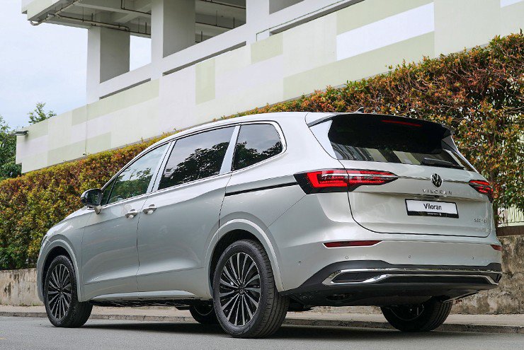Thân xe Volkswagen Viloran đậm chất Minivan cỡ lớn với kiểu cửa lùa chỉnh điện.