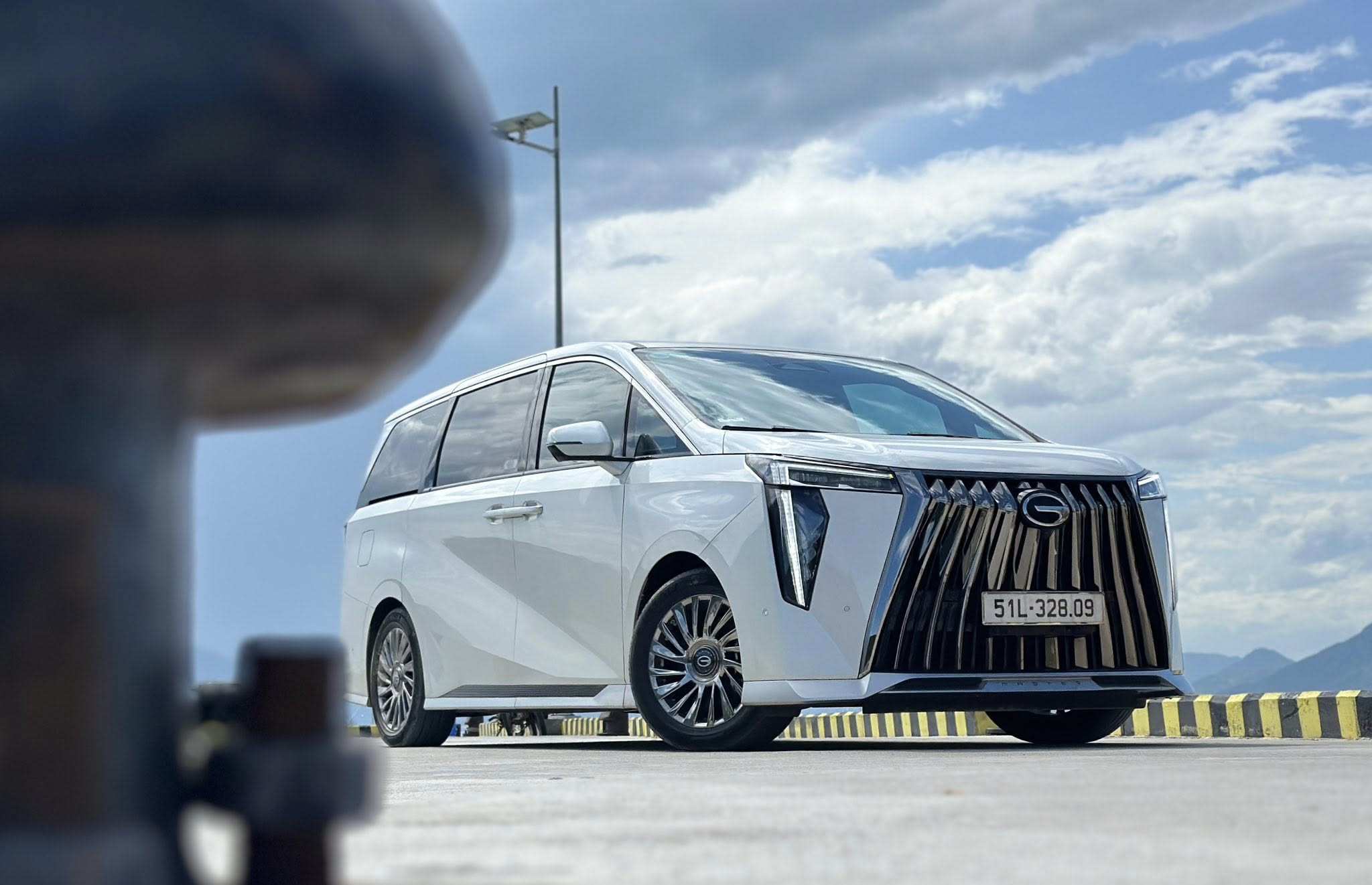 GAC M8 là mẫu MPV có tầm giá dễ chịu nhất trong nhóm và dao động từ1,699 – 2,199 tỷ đồng.