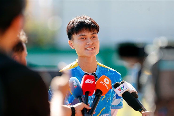 Minh Phúc trả lời giới truyền thông