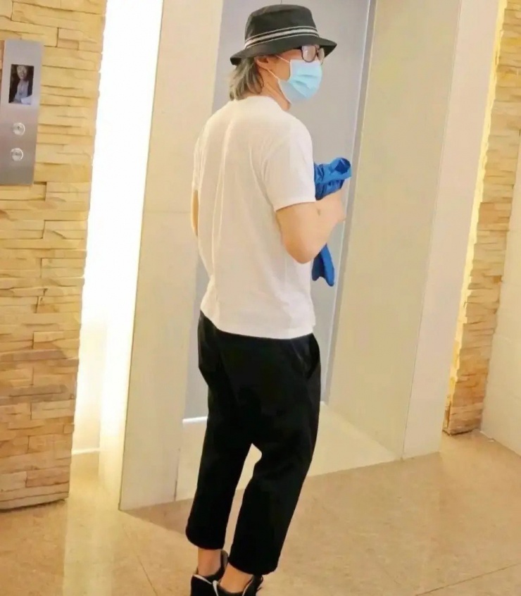 Cuộc sống 3 năm mặc một chiếc áo của Châu Tinh Trì - 1