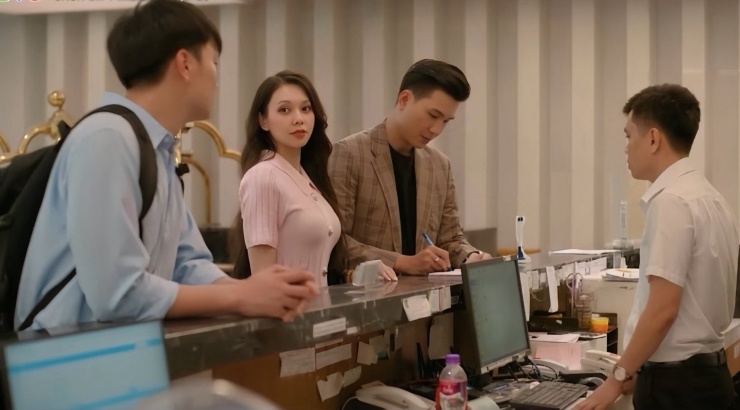 Hà Bùi đảm nhận vai Duyên, nhân vật người yêu cũ của Hiếu "trapboy" trong "Cách em 1 milimet". 