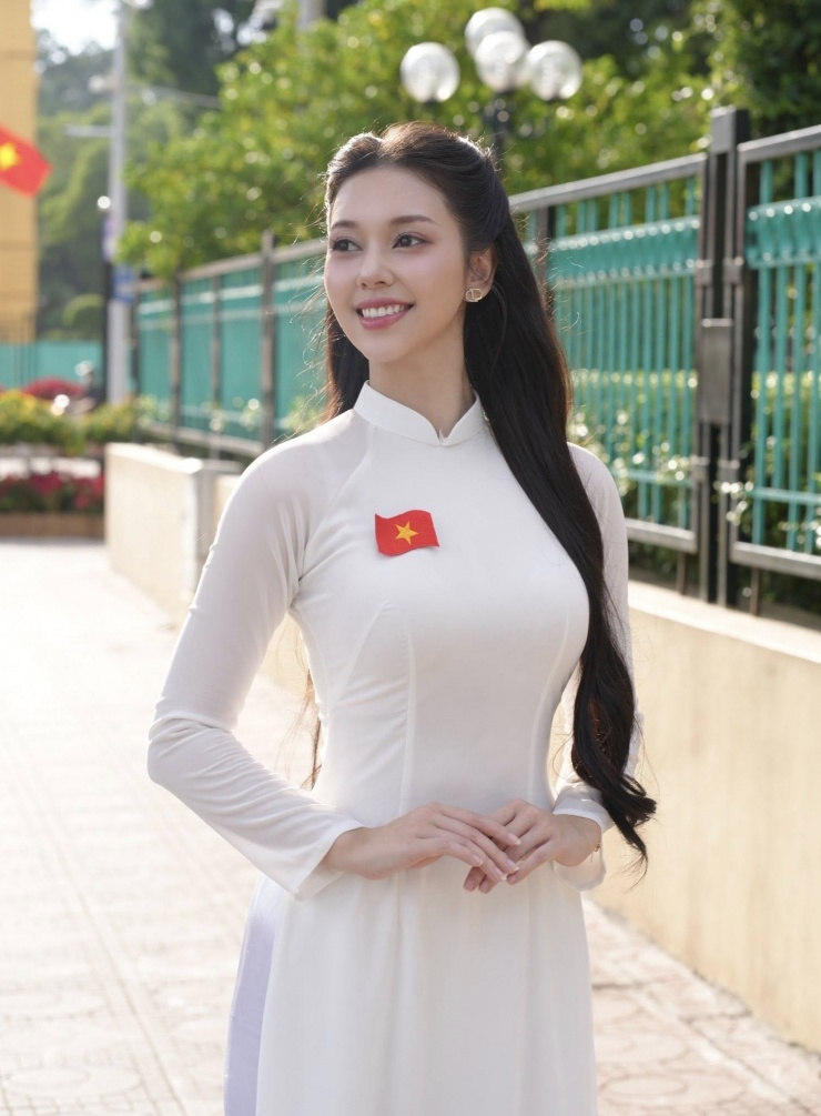 Hà Bùi từng lọt Top 10 thế hệ 2X của BXH online Hoa Hậu Hoàn Vũ Việt Nam 2019, lọt top Bán kết Hoa khôi Sinh viên Việt Nam 2018.