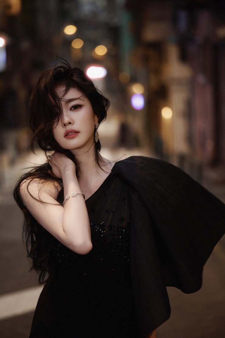 Đêm hội Gào thét 2025: Điền Hi Vi là chị đại da beo, Dương Mịch diện "đồ cổ" - 4